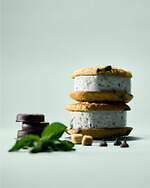 キス トリーツ“ミントチップサンドアイス”描いたふっくらパフプリントTシャツ、限定スイーツも｜写真14