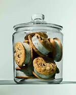 キス トリーツ“ミントチップサンドアイス”描いたふっくらパフプリントTシャツ、限定スイーツも｜写真17