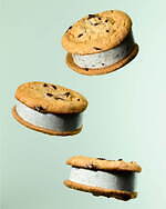 キス トリーツ“ミントチップサンドアイス”描いたふっくらパフプリントTシャツ、限定スイーツも｜写真16