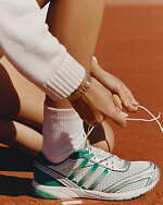 アディダス オリジナルスのグリーン際立つレザースニーカー、スポーティー＆リッチとコラボ｜写真3