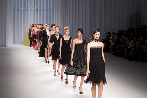 ゴージャスかつロマンチックに！ミス アシダ(miss ashida)、2011年春夏コレクションを発表