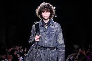 ターク“経年変化を表現した”デニムジャンプスーツ＆彫刻のような刺繍ダウンジャケット