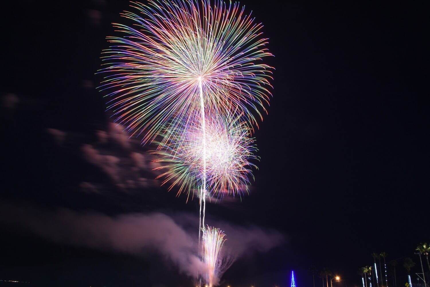 2025年夏の「花火大会」全国の開催情報、大迫力“日本三大花火”など有名花火大会をチェック｜写真5