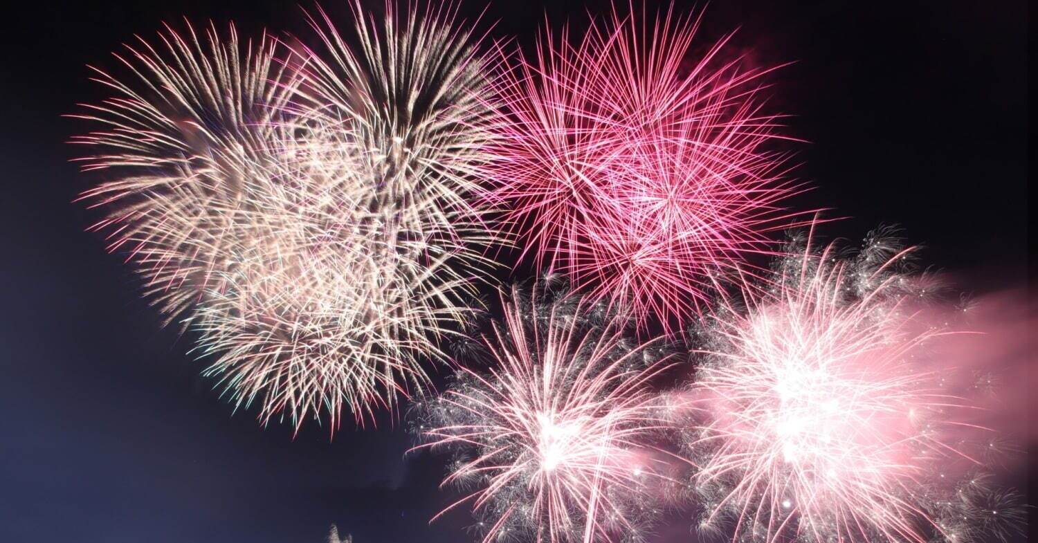 2025年夏の「花火大会」全国の開催情報、大迫力“日本三大花火”など有名花火大会をチェック｜写真9