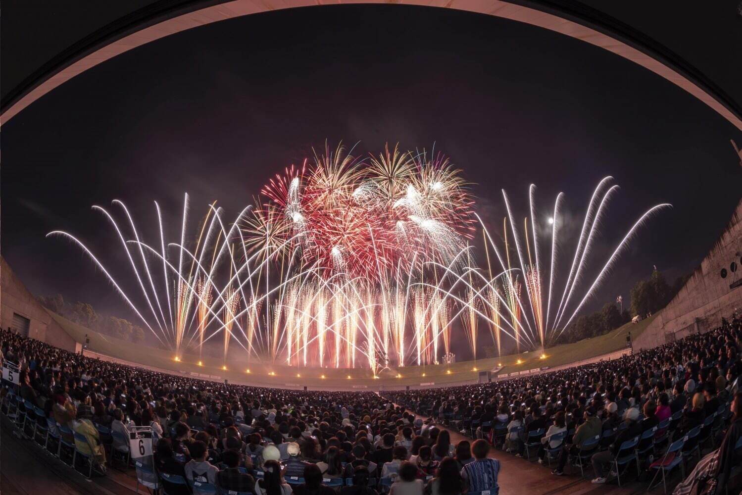 2025年夏の「花火大会」全国の開催情報、大迫力“日本三大花火”など有名花火大会をチェック｜写真11