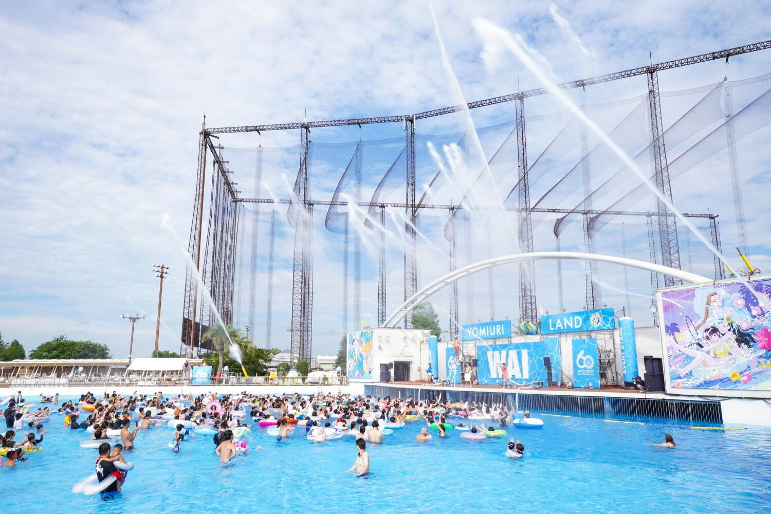よみうりランド「流れるプール」や“巨大バケツ”の水浴び、ライトアップされたナイトプールも｜写真13