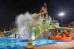 よみうりランド「流れるプール」や“巨大バケツ”の水浴び、ライトアップされたナイトプールも｜写真10