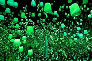 「チームラボ バイオヴォルテックス 京都」“国内最大規模”新常設ミュージアム、全身で没入するアート体験