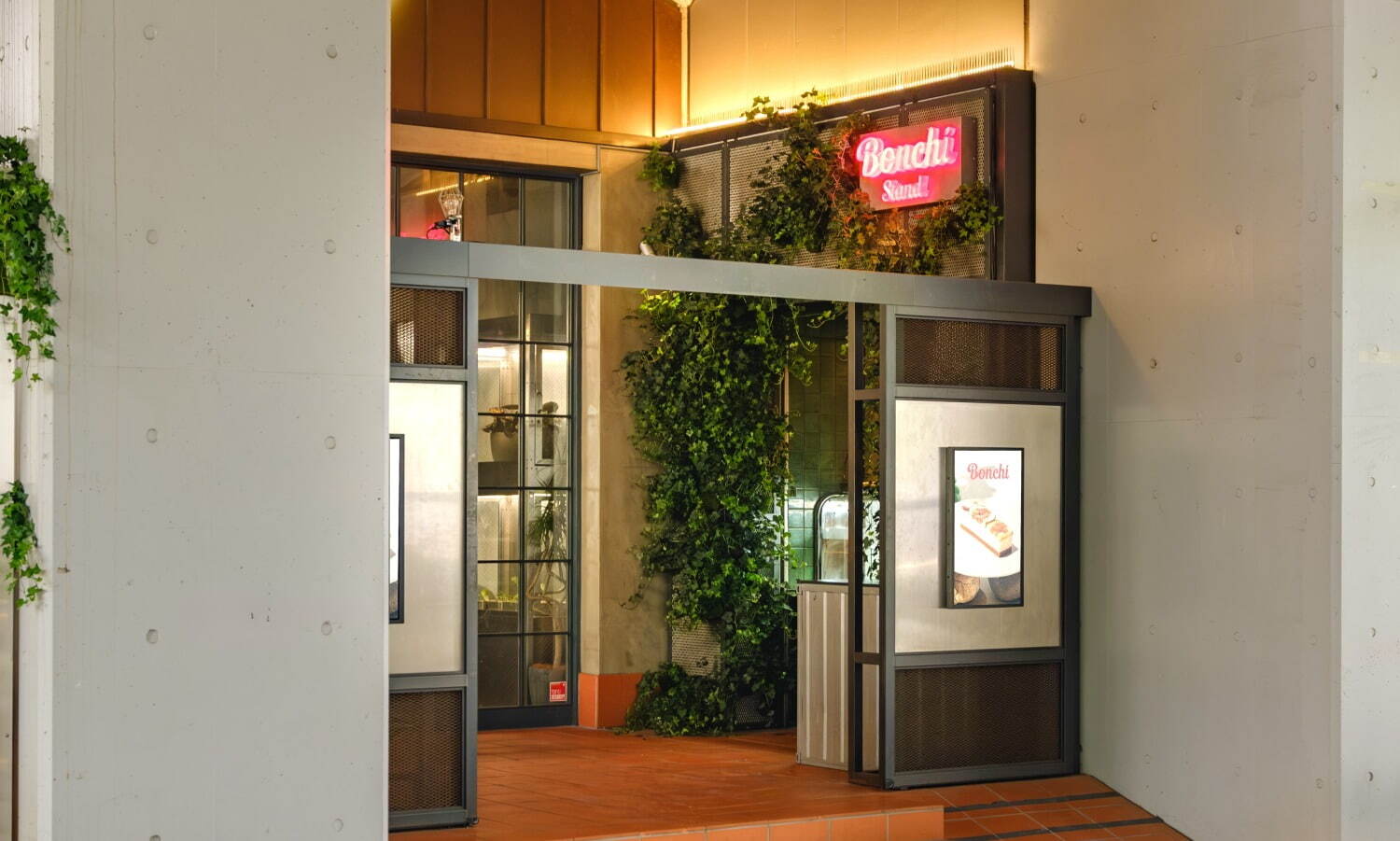 レアチーズケーキバー専門店「ボンチスタンド」東京・中目黒に、完熟夏イチゴ＆キウイなど生フルーツ使用｜写真1