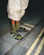 ビルケンシュトック×マハリシのアウトドアサンダル、“ミリタリー風”のバックル付きストラップ｜写真3