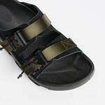 ビルケンシュトック×マハリシのアウトドアサンダル、“ミリタリー風”のバックル付きストラップ｜写真23