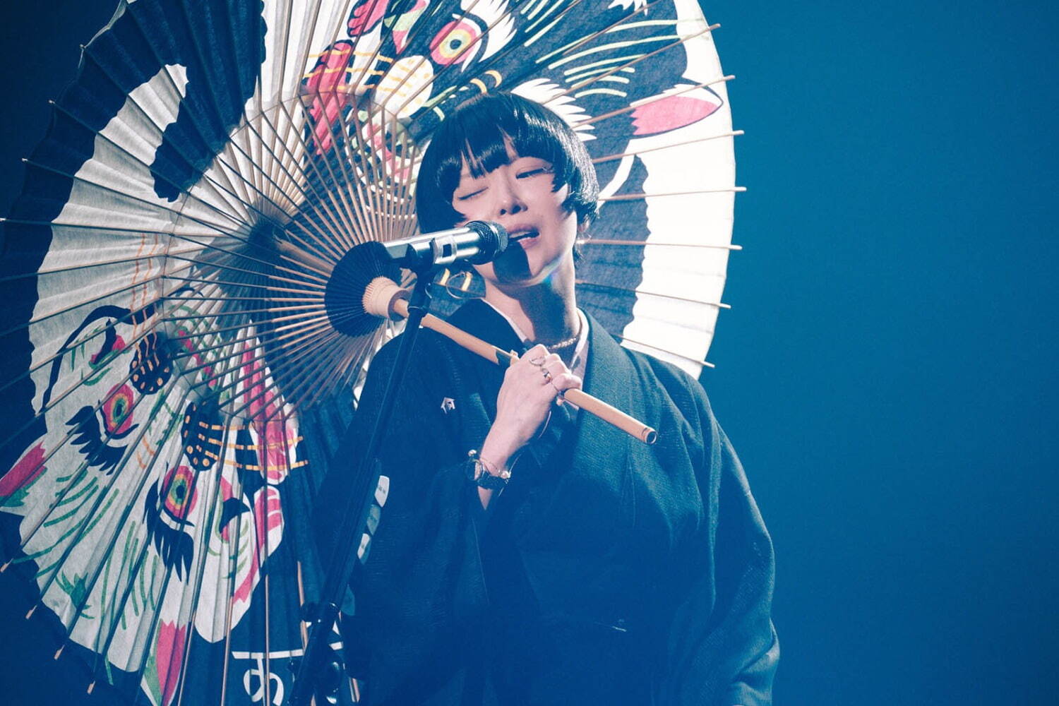 バンド(ミュージシャン)｜椎名林檎のライブ「(生)林檎博'24-景気の回復-」が劇場上映、映像作品リリースを記念して