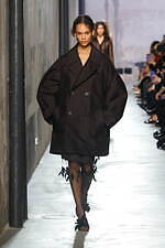 ヌメロ ヴェントゥーノ 2025-26年秋冬コレクション - 装飾を越えた”リボン”｜写真8