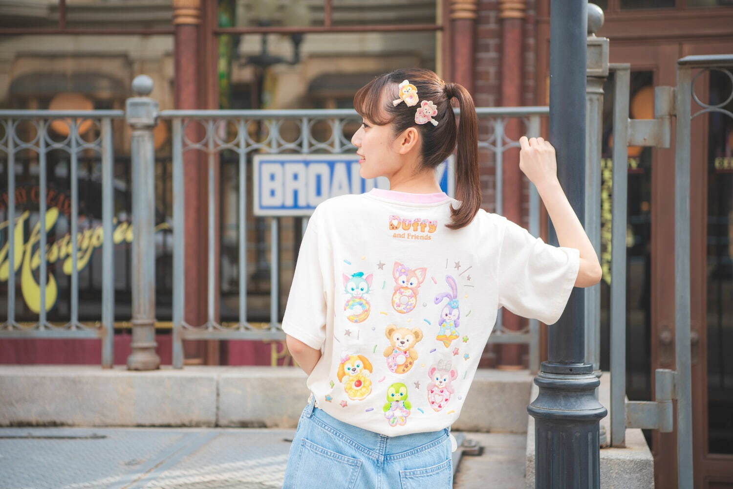 Tシャツ 3,700円、ヘアクリップ 1,300円