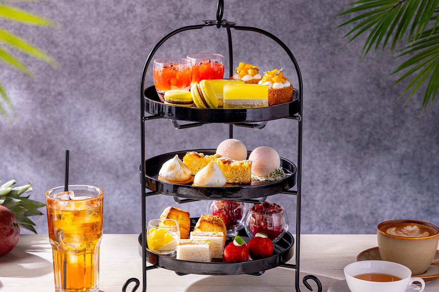 ホテルのアフタヌーンティー｜プルマン東京田町「トロピカルサマーアフタヌーンティー」真っ赤なスイカのムース＆爽やかライムタルトなど