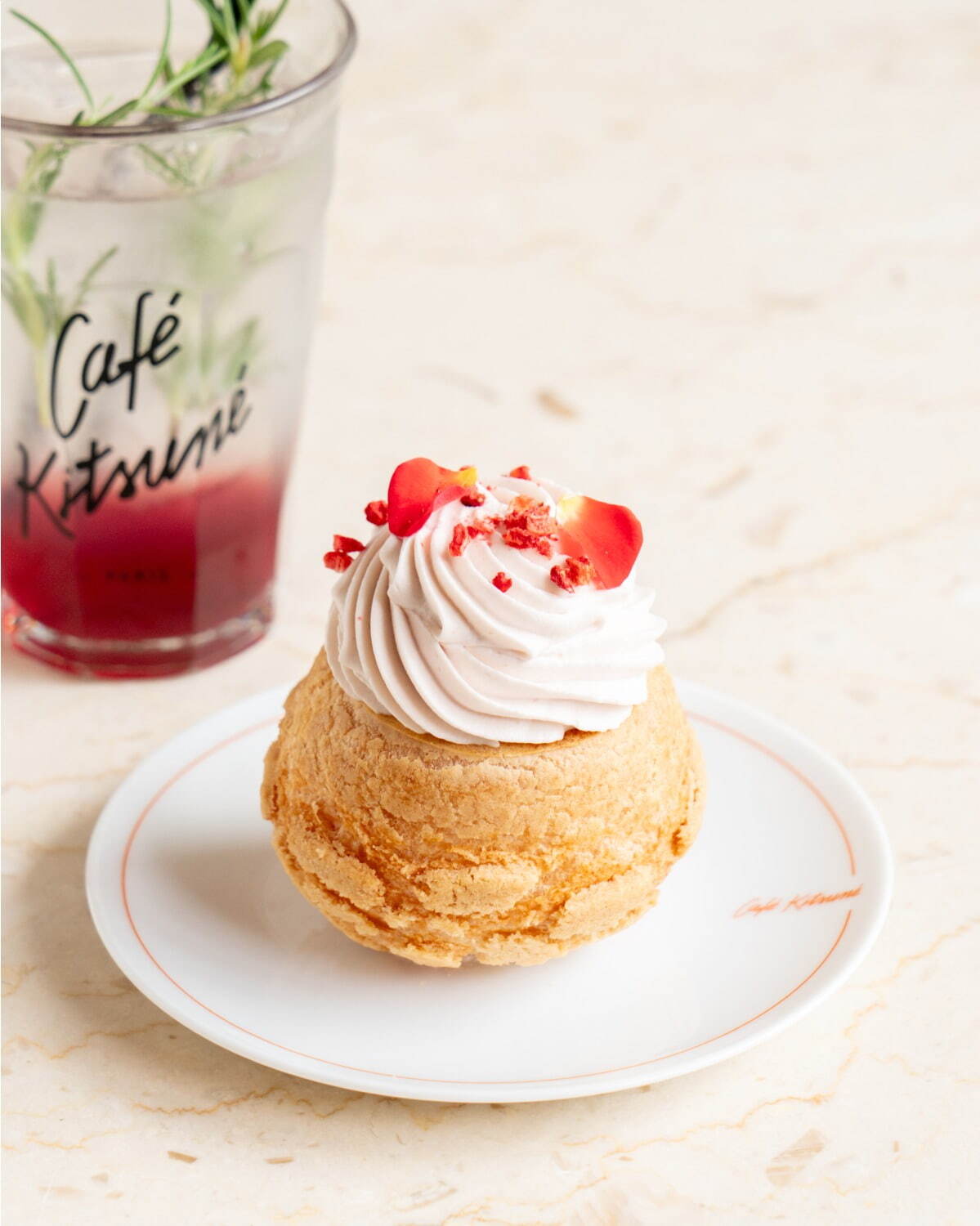 シュークリーム ローズ イートイン＆テイクアウト 700円※青山限定