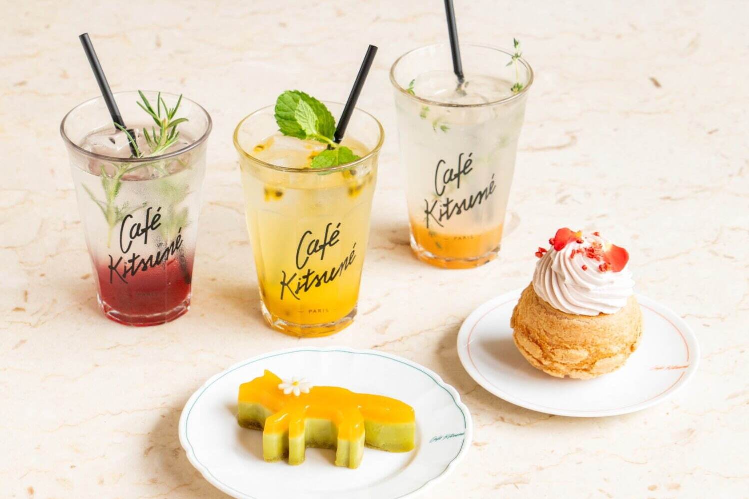 カフェ キツネ25年夏メニュー、パッションピスタチオの濃厚ムース＆アールグレイ香るクッキーシュー
