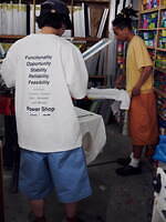 ディガウェル×ミンナノ“オーバーサイズ”のストライプ柄シャツ＆バギーショーツなど｜写真8