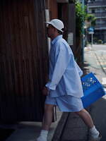 ディガウェル×ミンナノ“オーバーサイズ”のストライプ柄シャツ＆バギーショーツなど｜写真7