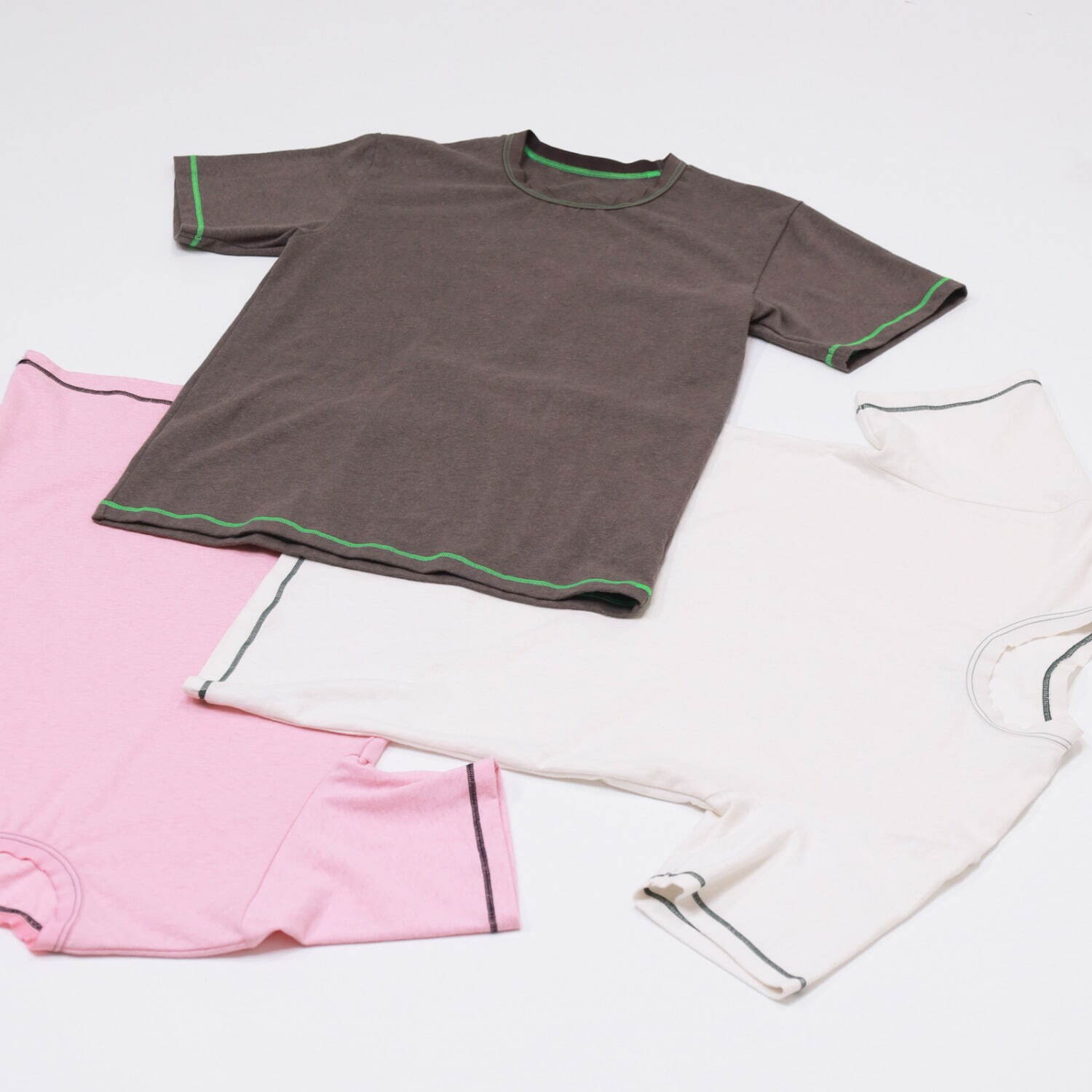 スーパー エー マーケット × オーバーニース T-シャツ(3色) 14,300円
※ウィメンズのみ