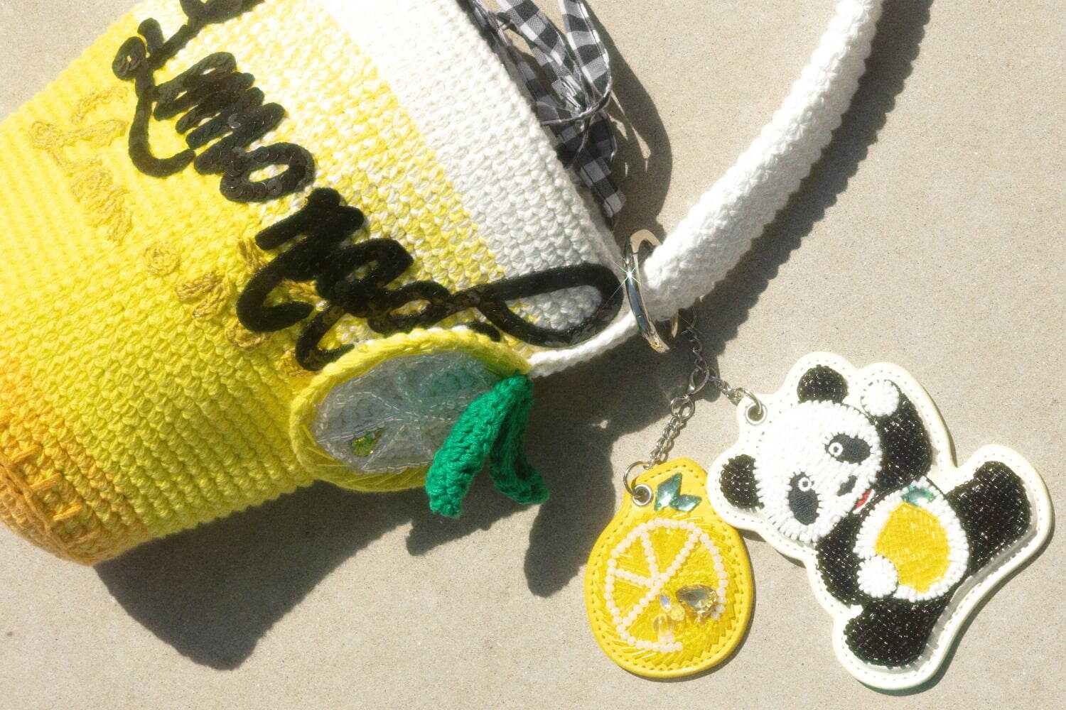 バッグ｜スタイリング/×ケイタ マルヤマ、ふっくら刺繍ジャケットや“レモネード”のグラデ編みバッグ