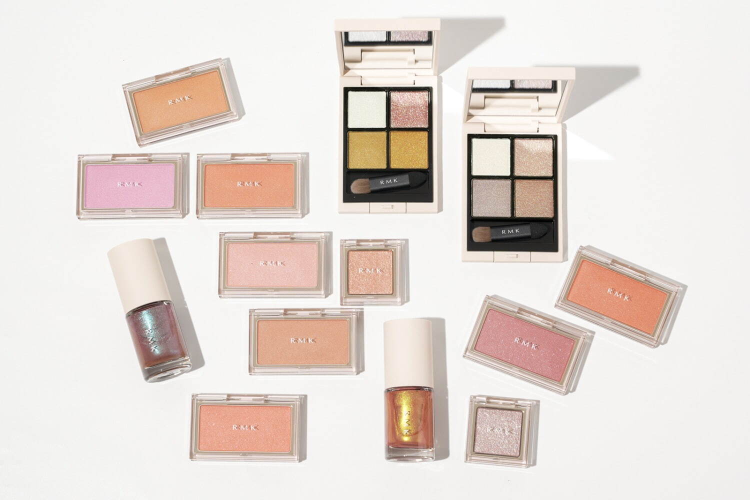 RMK2025年秋コスメ、“夕暮れ・夜の闇”着想の偏光パールアイシャドウや“謎色”ネイル｜写真24