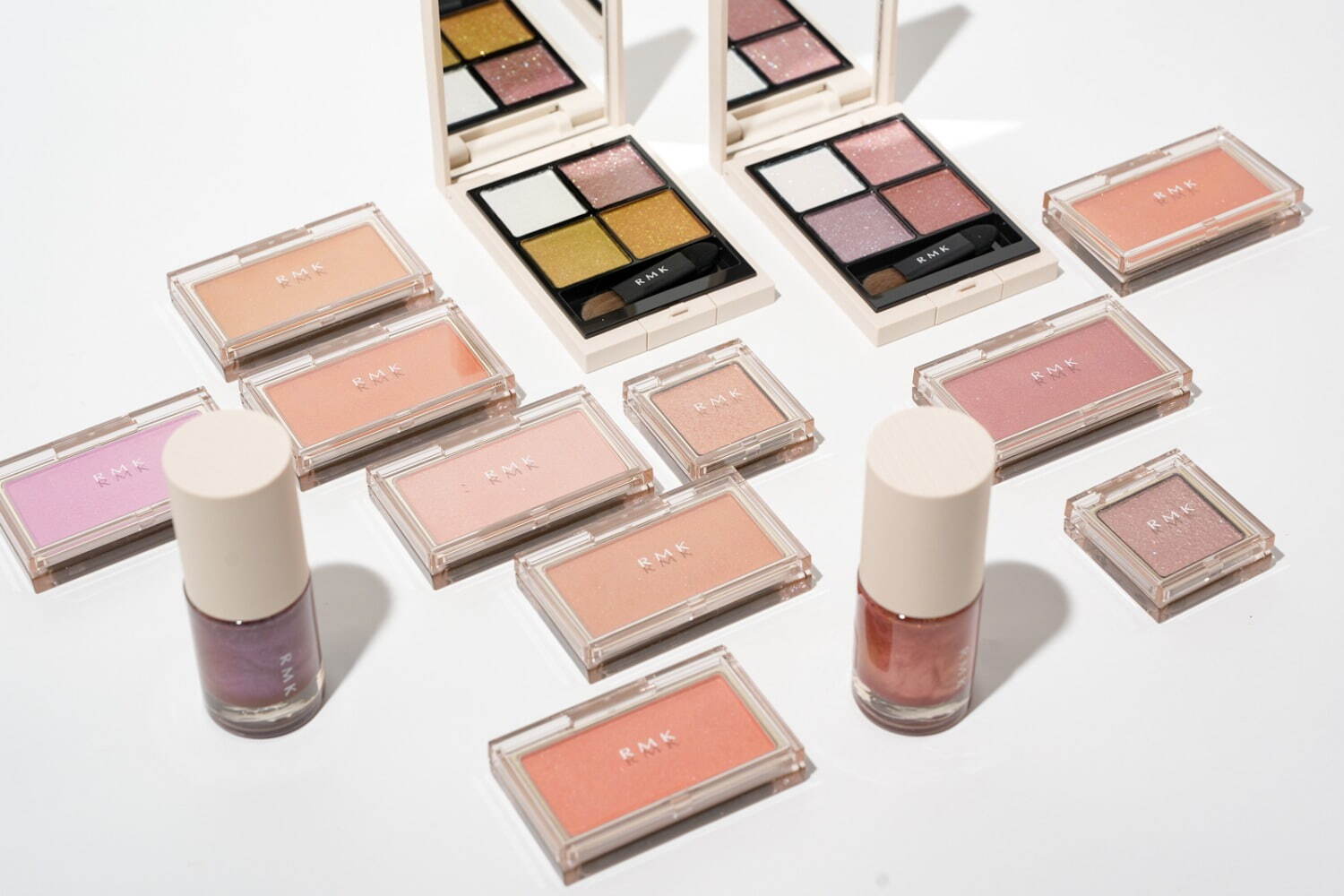 RMK2025年秋コスメ、“夕暮れ・夜の闇”着想の偏光パールアイシャドウや“謎色”ネイル｜写真25