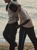 アディダス オリジナルス×ウェールズ・ボナー、スパンコール輝くスニーカー＆手編みストラップサンダル｜写真26