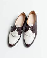 人気ブランドメンズシューズ【2025年秋】おしゃれに履きたい白スニーカーやカジュアルな革靴など｜写真24