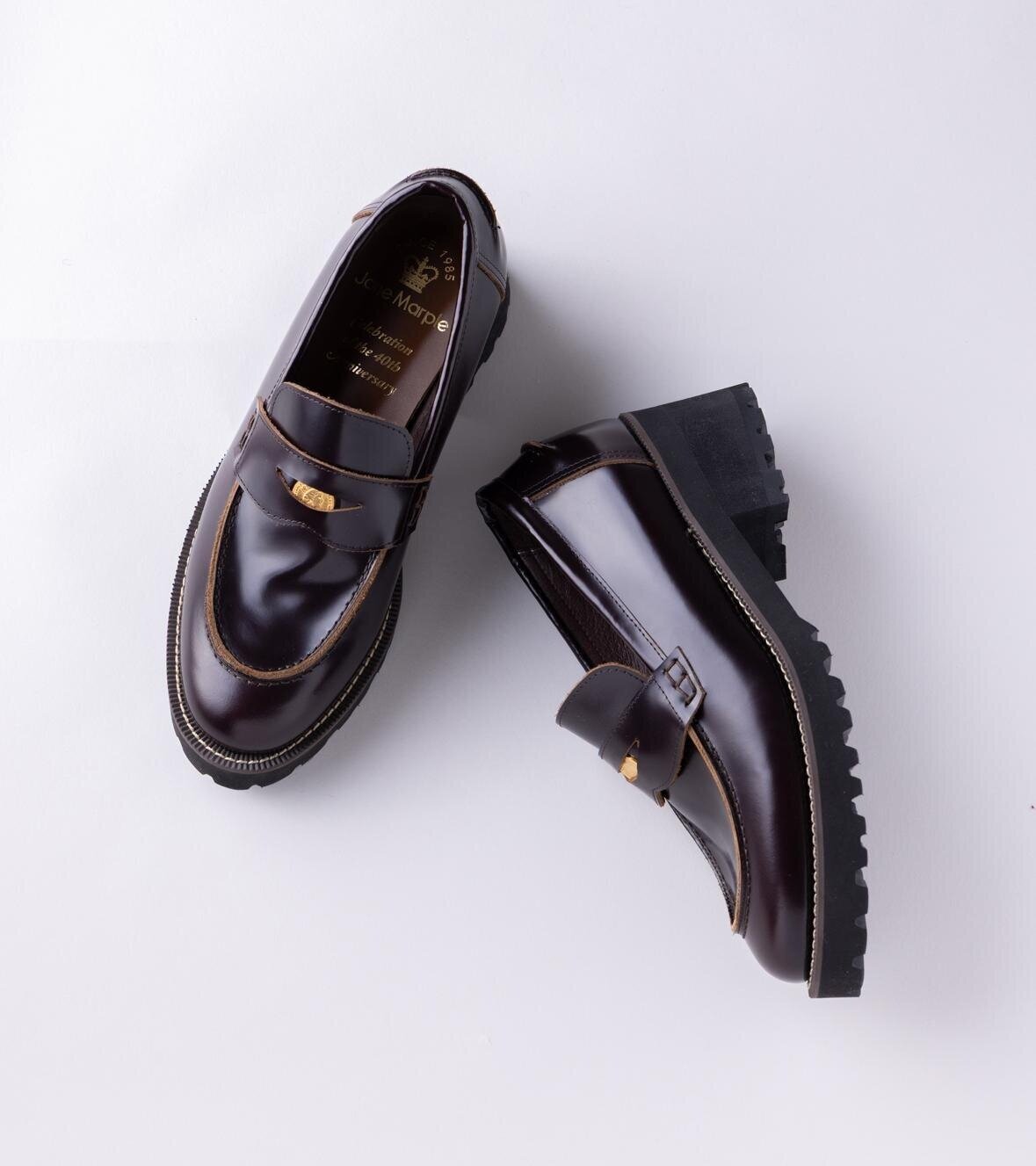 人気ブランドレディース靴【2025年秋】おしゃれに使える、きれいめスニーカーや大人可愛い革靴｜写真61