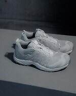 人気ブランドレディース靴【2025年秋】おしゃれに使える、きれいめスニーカーや大人可愛い革靴｜写真47