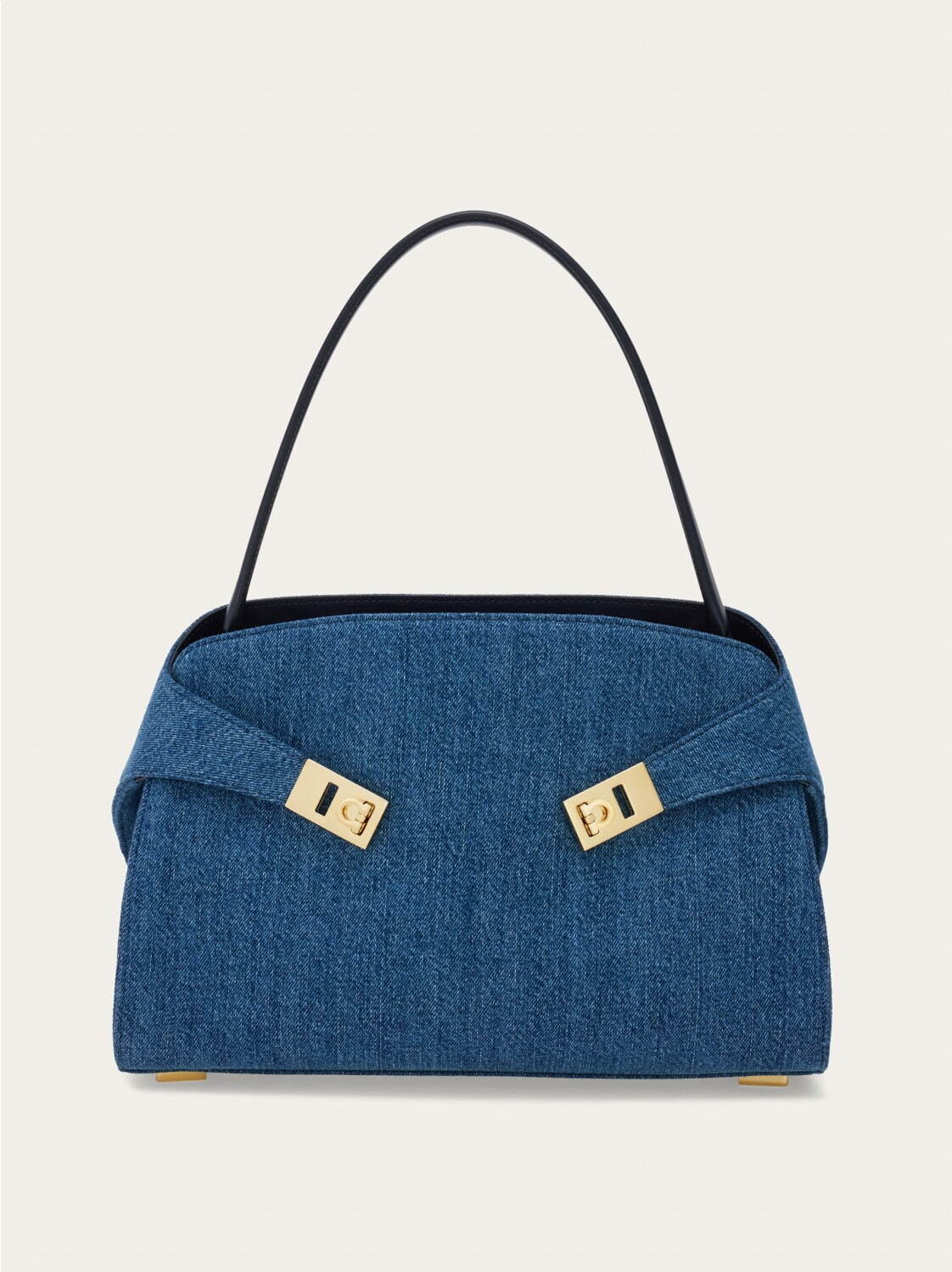 フェラガモ(Ferragamo) ハグ｜写真3