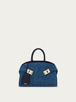 フェラガモ(Ferragamo) ハグ｜写真1