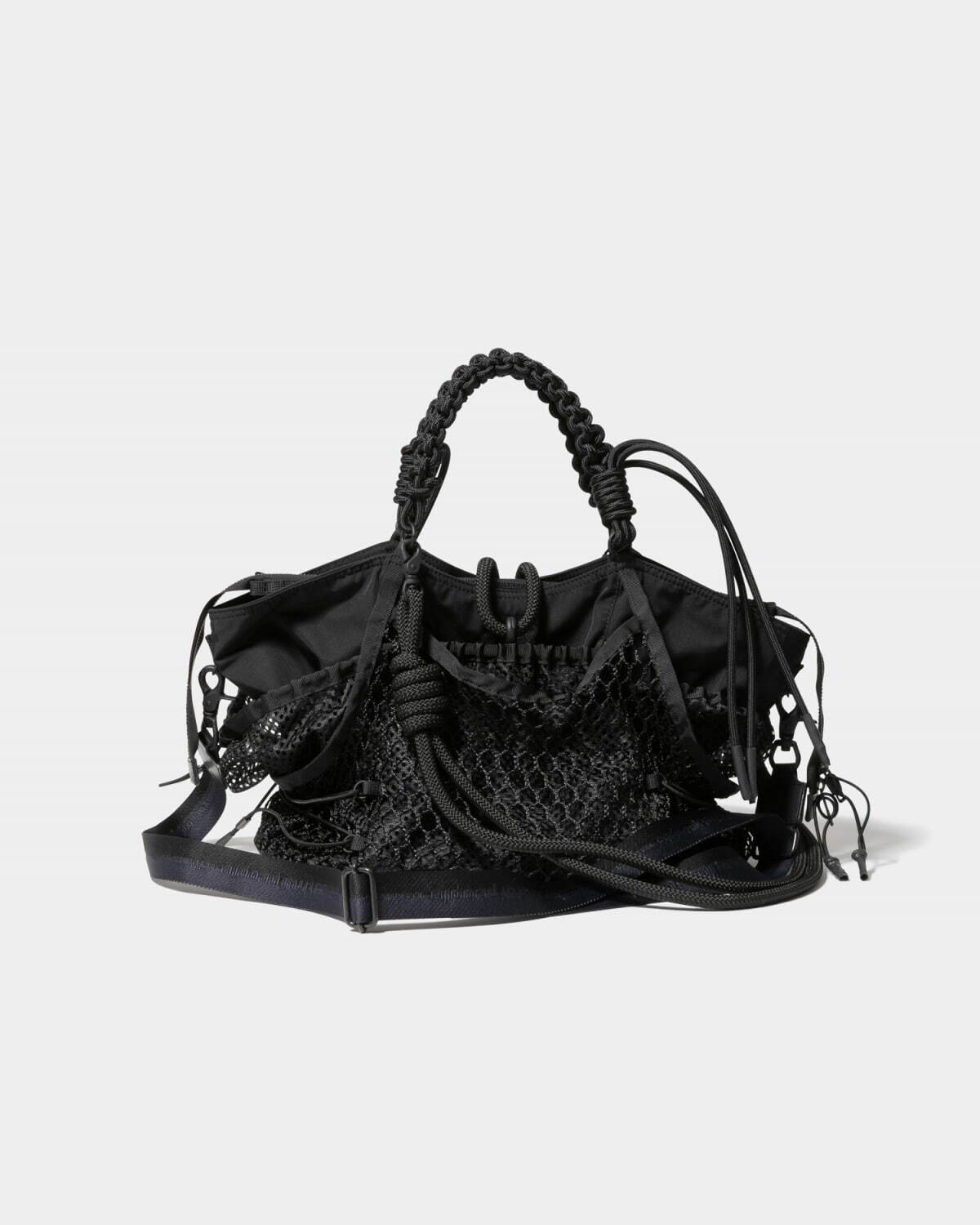 ビューティフルピープル“過剰な”収納＆ハンドルを搭載したショルダーやバックパック｜写真1