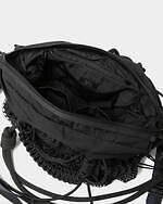 ビューティフルピープル“過剰な”収納＆ハンドルを搭載したショルダーやバックパック｜写真3