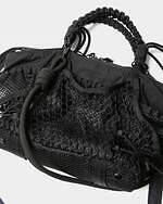 ビューティフルピープル“過剰な”収納＆ハンドルを搭載したショルダーやバックパック｜写真2