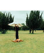 キコ・コスタディノフ“ウォッシュ加工”デニムジャケット＆曲線切り替えのデニムパンツ｜写真9