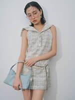 リリー ブラウン“ビジュー輝く”リボン型トップス、花咲くビジュースカートや厚底サンダルも｜写真35