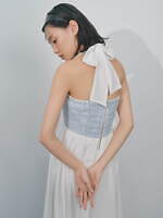 リリー ブラウン“ビジュー輝く”リボン型トップス、花咲くビジュースカートや厚底サンダルも｜写真26