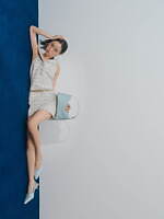 リリー ブラウン“ビジュー輝く”リボン型トップス、花咲くビジュースカートや厚底サンダルも｜写真34