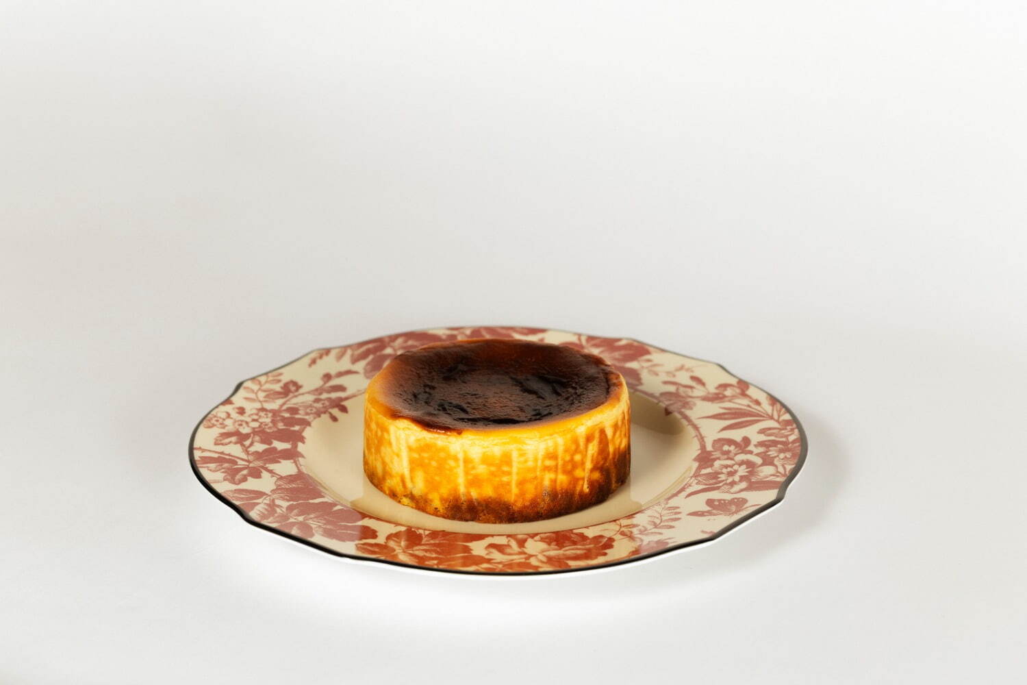 「グッチ オステリア トウキョウ チーズケーキ」ホール(直径約12cm/4～6名用) 8,640円