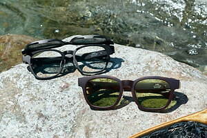 JINS×スノーピーク“釣り＆キャンプ”特化のアイウェア、メガネとサングラスを片手で切替え