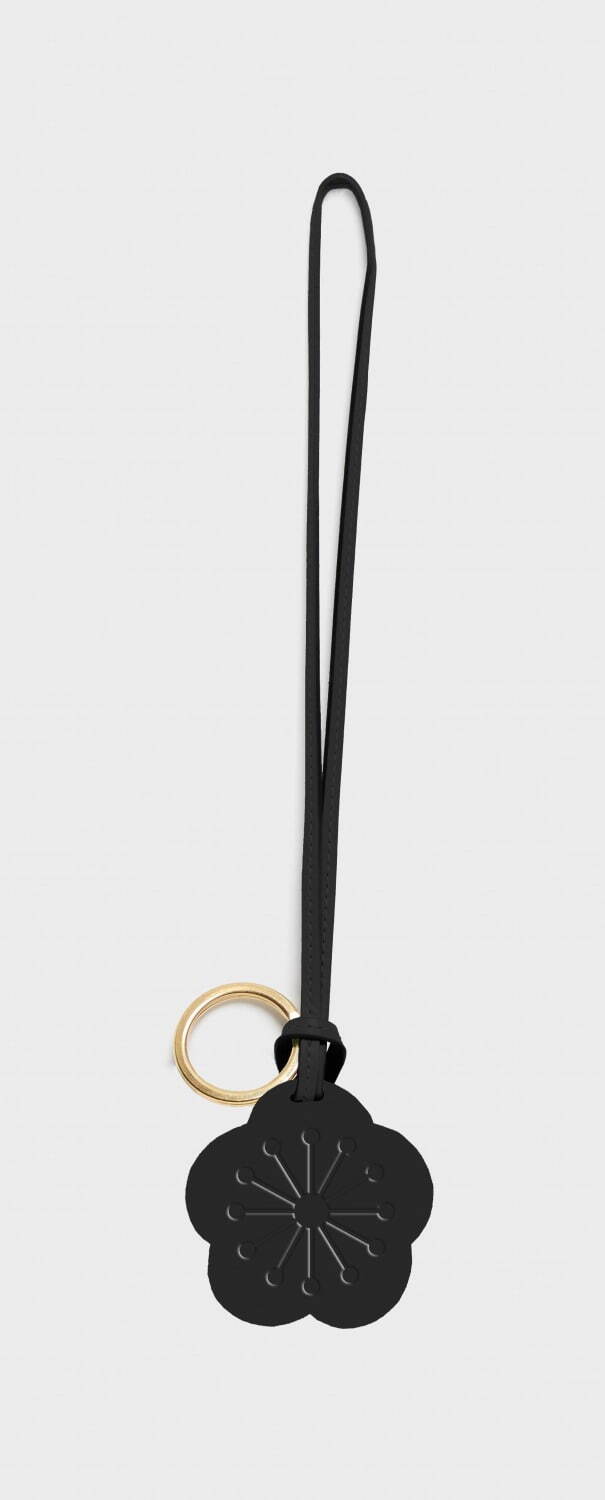国内発送【CELINE】バッグチャーム☆店舗限定品★梅モチーフ トリオンフ 梅モチーフ付き ポンポンチャーム / シアリング