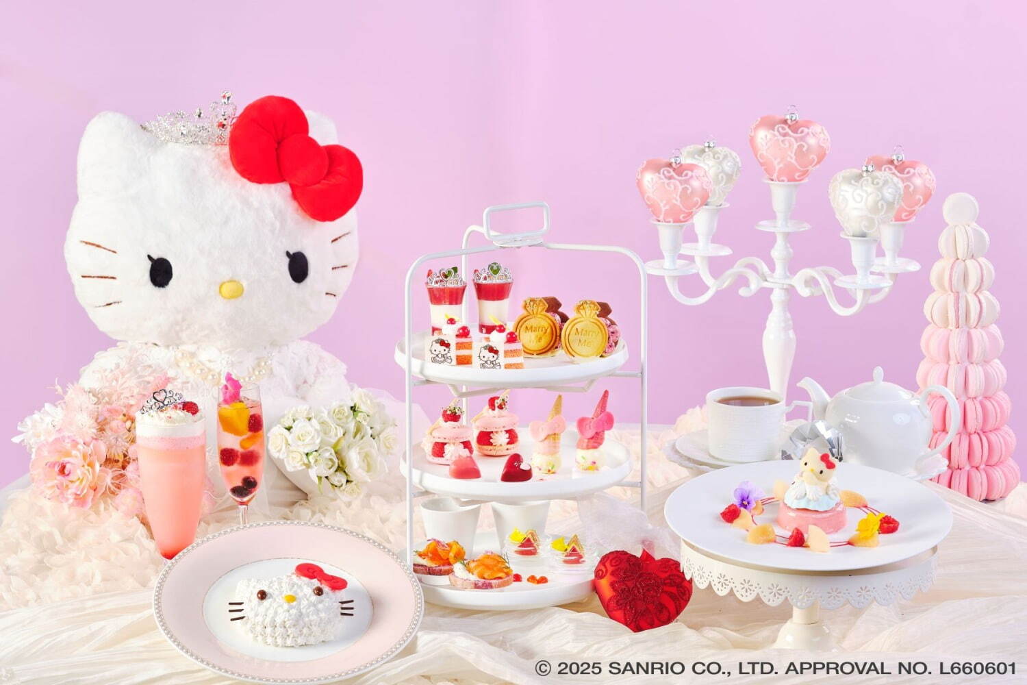 「ハローキティ プリンセスアフタヌーンティー」
アフタヌーンティー＋スペシャルドリンク(1,200円)＋スペシャルデザートセット 平日 9,400円／土日祝 9,900円