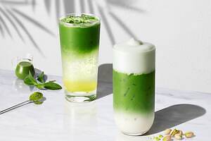 スターバックス ティー ＆ カフェ「夏抹茶」ドリンク、“ふわふわ”ピスタチオフォームのせ抹茶ラテ