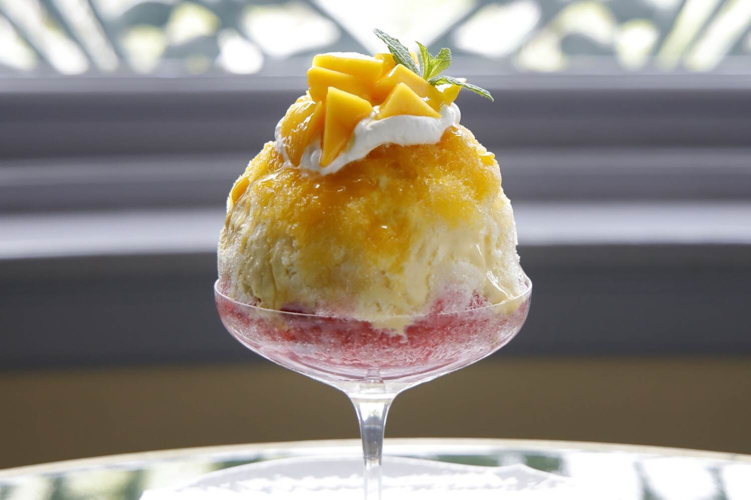 フランボワーズ｜京都・長楽館の夏限定パフェかき氷「氷菓」“果肉たっぷり”マンゴーフランボワーズ＆チェリーピスタチオ