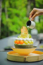 アマン京都から完熟マスクメロン1玉使用の贅沢かき氷、“シャクシャク”果汁氷×Wメロンボール｜写真3