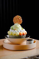 アマン京都から完熟マスクメロン1玉使用の贅沢かき氷、“シャクシャク”果汁氷×Wメロンボール｜写真1