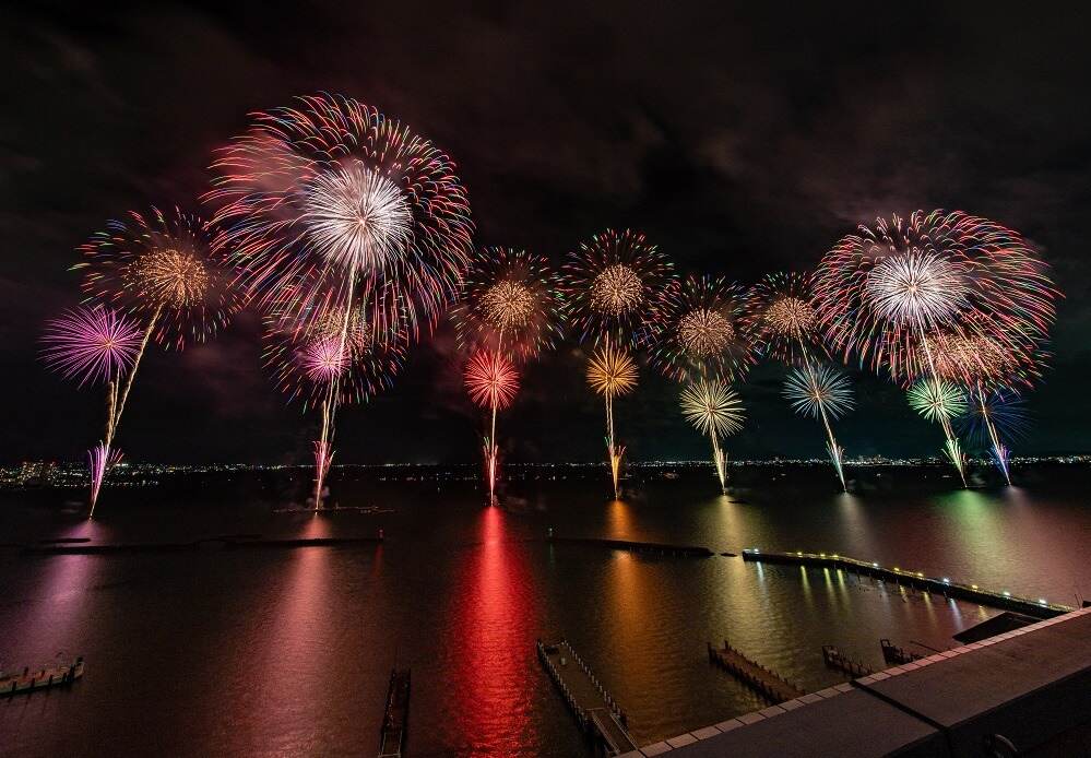 【滋賀県・浜大津】「びわ湖大花火大会」琵琶湖に約10,000発の湖上花火