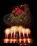 「第77回諏訪湖祭湖上花火大会」長野・諏訪湖に上がる水上スターマイン、音と光の大迫力スケールで｜写真3